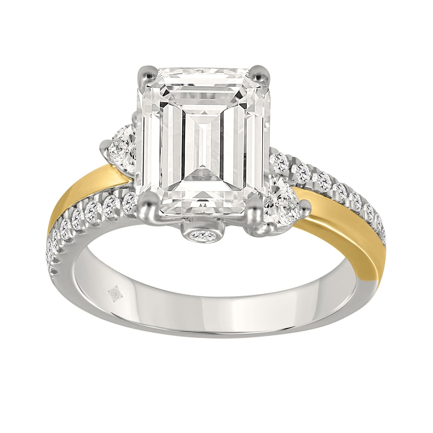 Pear Ring Emerald in White Gold (Round Cut) | Diavlia